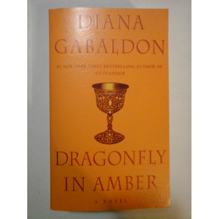DRAGONFLY IN AMBER - DIANA GABALDON